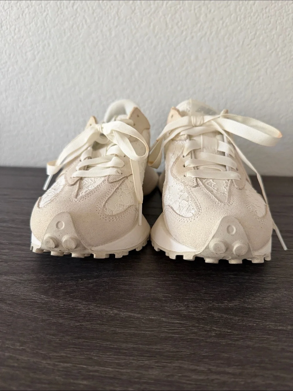 New Balance 327 Lace Women's Sneakers - Size 7.5